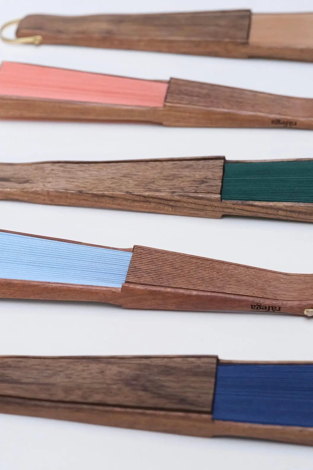 Abanicos españoles 100% hechos a mano. Artesanía mediterránea.